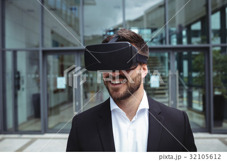 Businessman using reality virtual headset 32105612