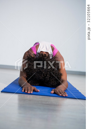 Woman performing yoga 32105664