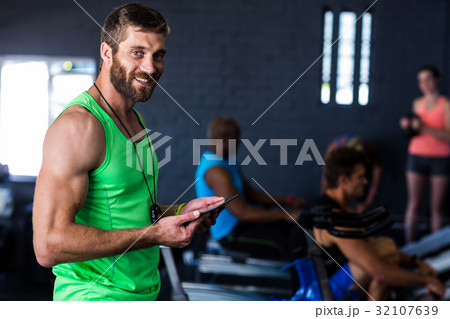 Portrait of smiling hipster holding tablet in gym 32107639