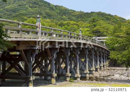 【三重県】伊勢神宮内宮 宇治橋 【三重県】伊勢神宮内宮 宇治橋 32110971