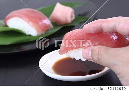 寿司　鮪　握り寿司 32111059