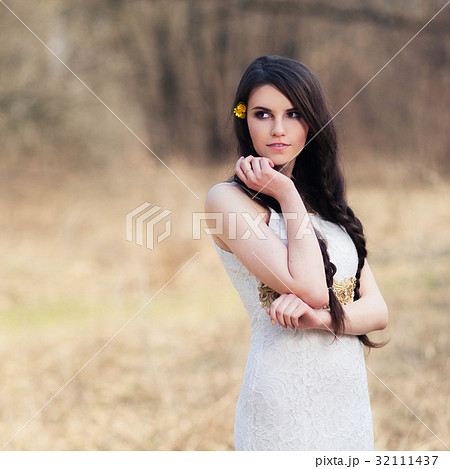 Braided bride in white dress at wedding photoshoot Braided bride in white dress at wedding photoshoot 32111437