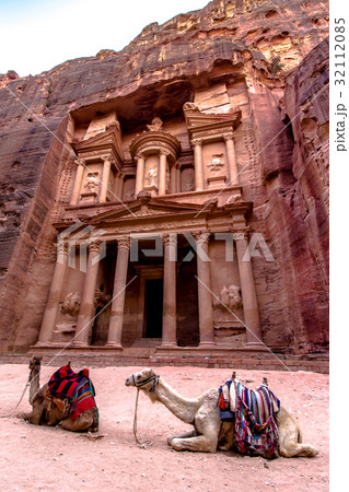 "The Treasury" in Petra; Jordan 32112085