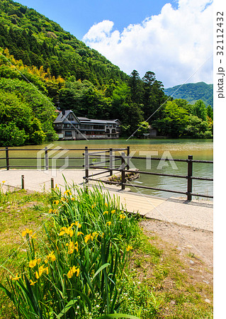 湯布院　新緑の金鱗湖 32112432