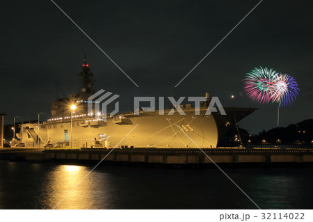 護衛艦いずもと花火 32114022