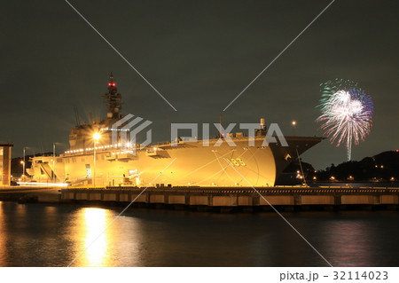 護衛艦いずもと花火 32114023