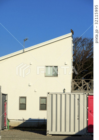 建物と倉庫 建物と倉庫 32115995