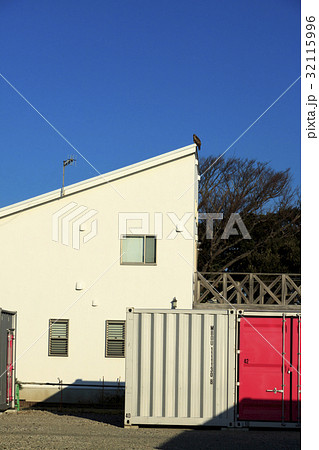 建物と倉庫 32115996