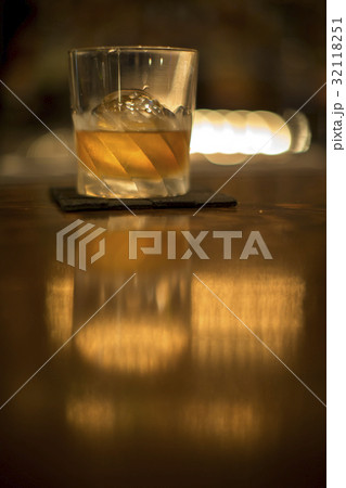 ウィスキー 32118251