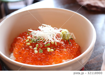 イクラ丼 イクラ丼 32118900
