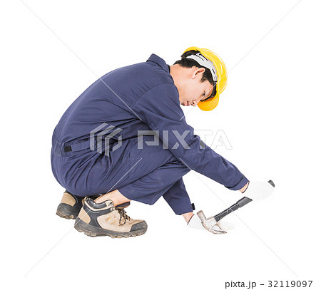 Handyman in uniform with his hammer Handyman in uniform with his hammer 32119097