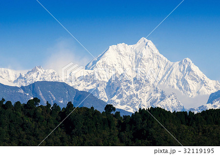 Mount Kanchenjunga range of the himalayas Mount Kanchenjunga range of the himalayas 32119195