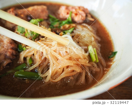 Vietnamese pho noodles 32119447