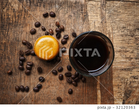 Macaroon coffee 32120363