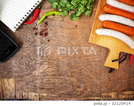 Sausage with blank notepad 32120414