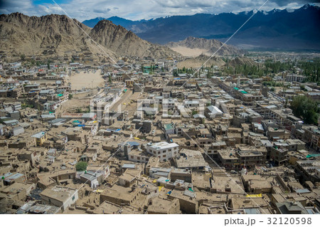 インド、レー王宮からの眺め Leh landscape, India 32120598