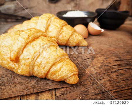 Croissants 32120629