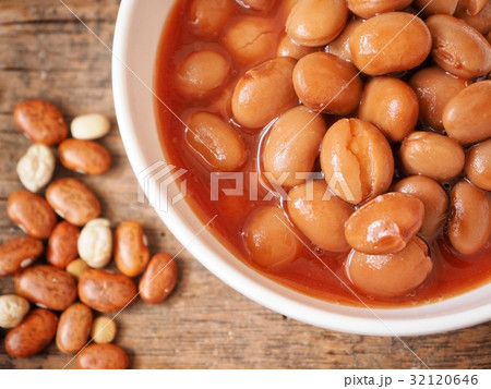 White beans in tomato sauce White beans in tomato sauce 32120646