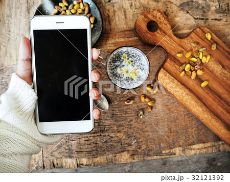 Falooda Indian dessert with smart phone 32121392