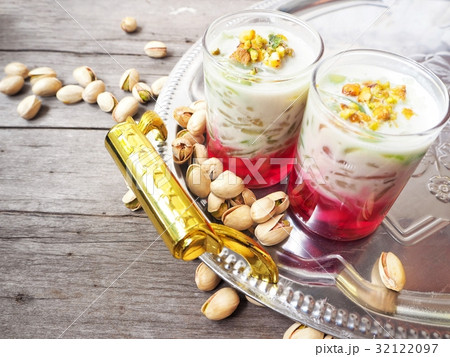 Falooda Indian dessert 32122097