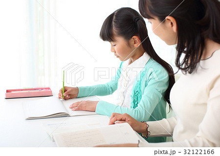 勉強をする生徒 勉強をする生徒 32122166