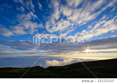 夕日と雲海 白山室堂からの眺め 夕日と雲海 白山室堂からの眺め 32122315