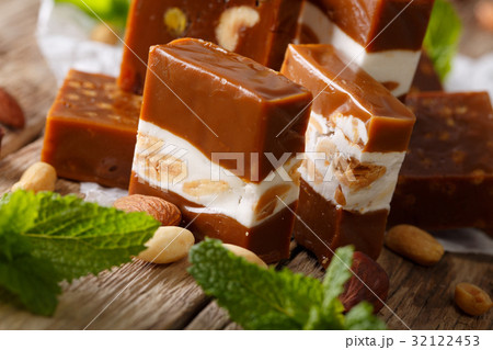 Toffee with nougat and almonds, fresh mint macro 32122453