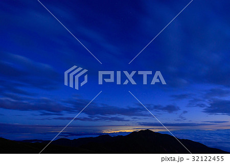 雲海と夜景 白山室堂からの眺め 雲海と夜景 白山室堂からの眺め 32122455