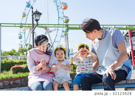 保育園、幼稚園、遠足、テーマパーク、遊園地 保育園、幼稚園、遠足、テーマパーク、遊園地 32123028