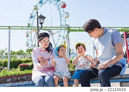 保育園、幼稚園、遠足、テーマパーク、遊園地 保育園、幼稚園、遠足、テーマパーク、遊園地 32123029