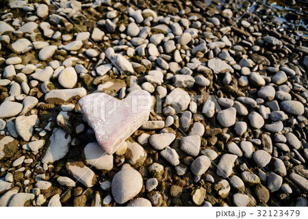 Stone in form of heart. Conceptual design 32123479