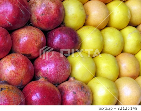 Tel Aviv pomegranates and grapefruit 2013 32125148