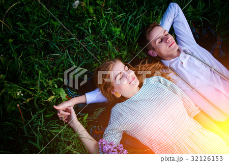young couple lying on the grass and relax 32126153