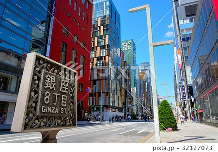 銀座歩行者天国の銀座八丁目風景 32127073
