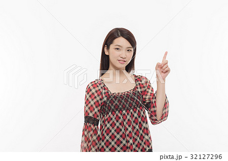 若い女性　ファッション　ポートレイト　20代 32127296