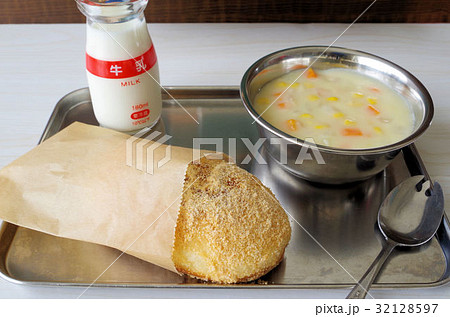 昭和の給食 32128597