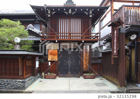 Japan 32135298