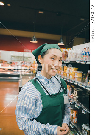 supermarket 32138912