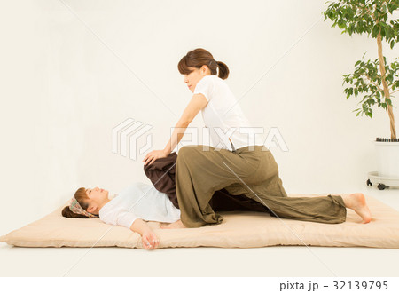 タイ古式マッサージ 32139795