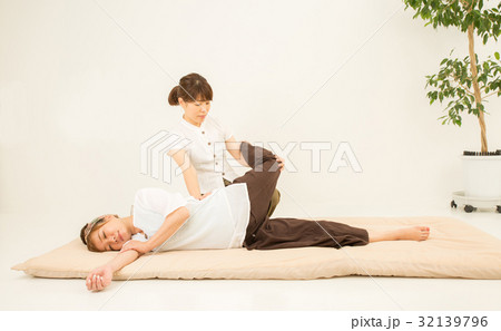 タイ古式マッサージ 32139796