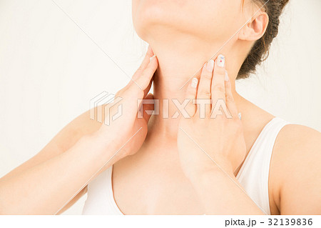 女性の首筋の写真素材