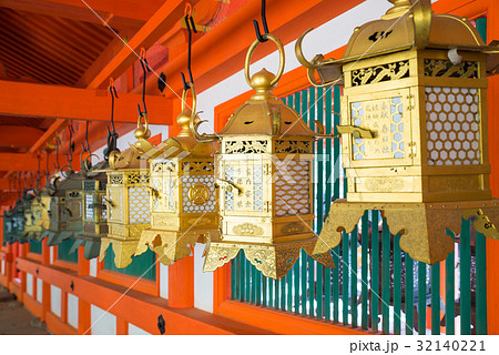 春日大社 釣り灯篭 (奈良県奈良市) 2017年4月撮影 春日大社 釣り灯篭 (奈良県奈良市) 2017年4月撮影 32140221