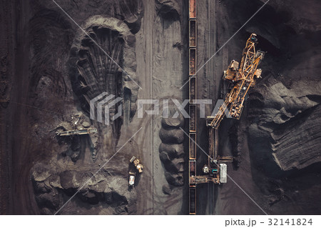 Coal mining from above 32141824