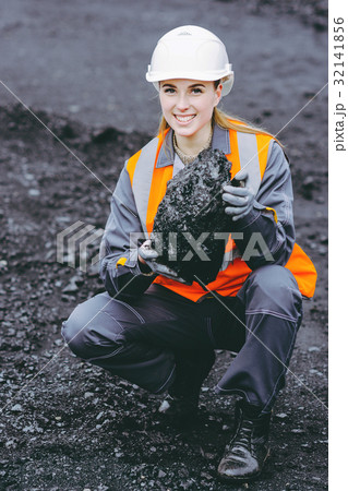 coal mining worker 32141856