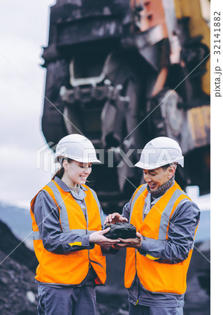 Coal mining workers 32141882