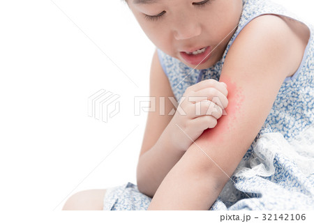 asian girl scratch the itch with hand asian girl scratch the itch with hand 32142106