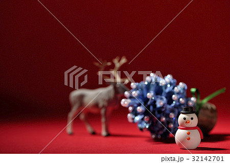 雪だるまとトナカイ 32142701