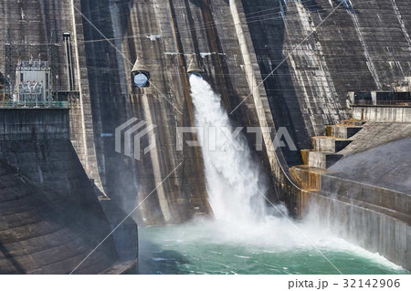 下久保ダム　放流 32142906