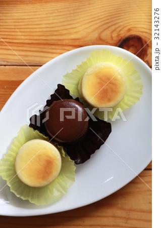 一口チーズスフレとチョコスフレ　チーズケーキ 32143276