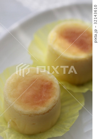 一口サイズのフワフワしっとりチーズスフレ 一口サイズのフワフワしっとりチーズスフレ 32143610